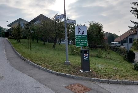 Koš na križišču Brestove in Kraške na Peščenku Foto Boštjan Otoničar 2